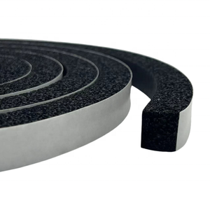 Bande isolante en mousse pour <span class=keywords><strong>climatiseur</strong></span> NBR + PVC 2 rouleaux 1x1 pouce 6.5 pieds de long, coupe-froid pour fenêtre. - Product Image 1