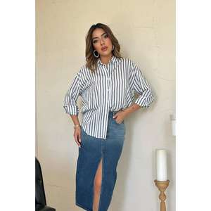 Camisa de mujer a rayas azul marino con botones, estilo casual de popelina para el día a día, con abertura frontal y manga larga - Product Image 3