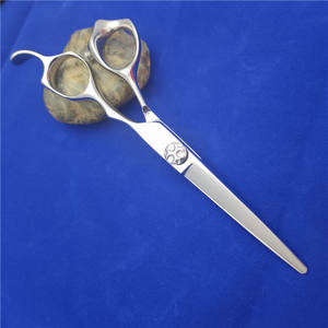 กรรไกรตัดผมมืออาชีพ 6 นิ้ว สแตนเลสสตีล กรรไกรตัดผมแบบแบน กรรไกรซอยผม ด้ามยาว ใบมีดคม ผลิตที่ซูโจว - Product Image 3