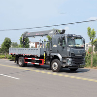 Grue de camion à bras droit Chenglong M3, châssis 8 tonnes, grue hydraulique montée sur camion pour travaux de manutention de marchandises