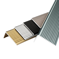 Profilé de nez de marche en aluminium en forme de L à 90 degrés, moderne, antidérapant, avec bandes métalliques, pour usage en villa