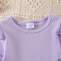 Ensemble T-shirt côtelé violet à manches volantées et short en jean brodé floral pour filles - Tenue d'été