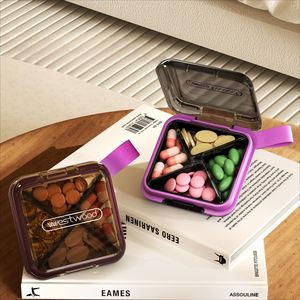 กล่องจัดระเบียบยาพกพา 4 ช่องต่อกล่อง รูปทรงสี่เหลี่ยม กล่องยาแบบกำหนดเองได้ - Product Image 1