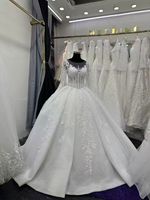 Nouvelle Arrivée 2026 – Robe de Mariée de Luxe Blanche en Dentelle Perlée avec Manches Longues et Traîne Spectaculaire