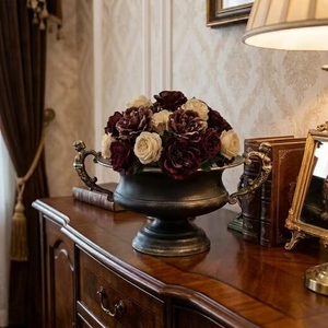 Macetero Decorativo de Hierro con Pedestal, Urna de Metal Estilo Antiguo para Centro de Mesa, Elegante Contenedor Floral para Hogar y Bodas - Product Image 2
