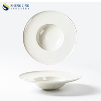 Vente en gros pas cher 11 pouces rond céramique glaçure pâtes profondes plat restaurant hôtel Logo personnalisé beige assiette à soupe