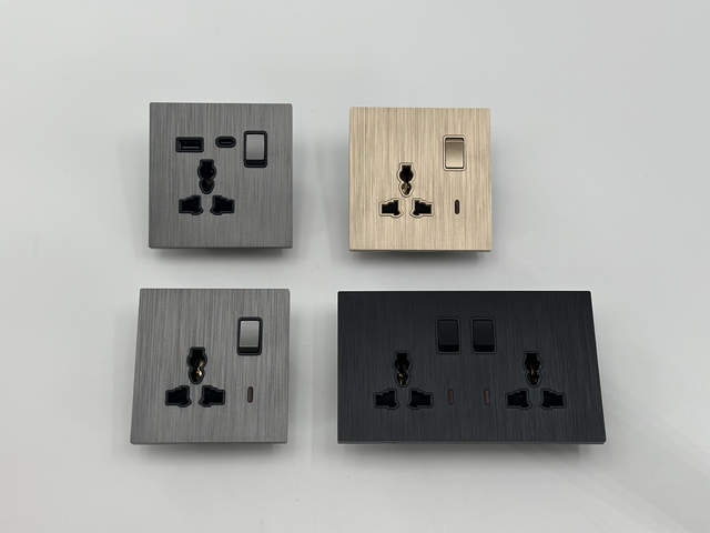 High Quality Customizable UK Standard Wall Sockets and Switches 86mm Type 15A Grey+Black With USB/Type-c Panel Socket