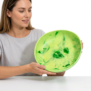 Plato de Servir Redondo de Resina Verde Marmoleada, Hecho a Mano, Diseño Moderno, Ecológico, Apto para Lavavajillas - Product Image 1