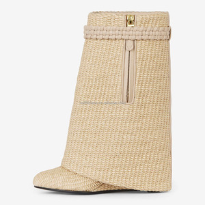 Bottines à enfiler de luxe pour femme, à talons compensés en raphia, coupe large, avec fermoir en cuir et métal argenté, style 'Natural Lock' pour fille - Product Image 1