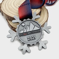 Médaille de trophée sportif en métal avec logo personnalisé du fabricant, design double face, médaille d'honneur pour les Jeux d'hiver, médaille de ski en forme de flocon de neige