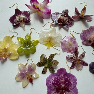 <span class=keywords><strong>Orecchini</strong></span> da Donna Ispirati al Lusso, Design Bohémien <span class=keywords><strong>in</strong></span> Acciaio Inossidabile Dorato con Fiori Veri Conservati Multicolore, Modello Orchidea - Product Image 2