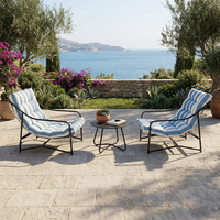 Ensemble bistrot moderne 3 pièces pour extérieur, structure en fer, chaise en toile respirante, coussins rayés, confortable pour jardin, cour, terrasse