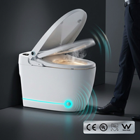 WC intelligent automatique moderne avec bidet électrique et télécommande, sans réservoir