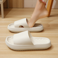 Sandales souples de créateur personnalisées avec logo imprimé du fabricant Pantoufles EVA Diapositives Chaussures de luxe Sandales d'été pour femmes