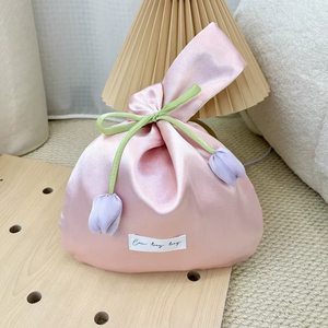 Bolsa de Satén Ligera con Cordón, Fácil de Empacar Ropa, Llaves, Cosméticos para Viajes y Almacenamiento - Product Image 1