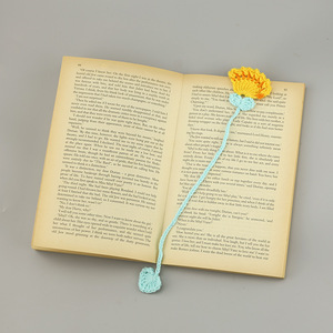 Fleur en crochet faite à la main, colorée, en forme de queue de poisson - Porte-livre, breloque pour sac et attache-rideau multi-usages, style bohème - Product Image 4