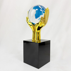 Trofeo de Resina con Manos Doradas y Globo Terráqueo Transparente con <span class=keywords><strong>Mapa</strong></span> Azul, Cristal, MH-LJ0325 - Product Image 3