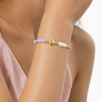 Bracelet empilable en perles d'eau douce et perles de verre mélangées, avec perle focale sculptée en or (étoile, croix, fleur), multicolore, pour femmes