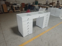 Miroir d'habillage à DEL pour chambre à coucher à panneau moderne et durable pour hôtels et appartements, avec tiroirs de rangement écologiques pour bureau