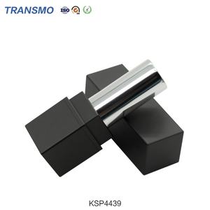 Kit de Rouge à Lèvres Personnalisé de Luxe avec Rouge à Lèvres Liquide Rose Scintillant et Baume à Lèvres Mat en Tube avec Capuchon à Vis pour Utilisation comme Fard à Joues - Product Image 4