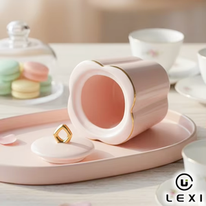 Elegante Servizio <span class=keywords><strong>da</strong></span> Tè in Porcellana Rosa con Bordo Dorato e Coperchio con Pomello a Diamante, Include Teiera, Tazza, Piattino e Zuccheriera per il Tè del Pomeriggio - Product Image 3