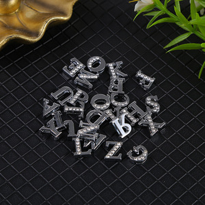 Letras del Alfabeto A-Z de 8mm con Incrustaciones de Diamantes para Hacer Dijes, Letras de Aleación Plateada con Parte Posterior Plana - Product Image 2