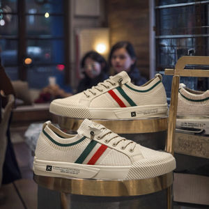 Nouveauté Printemps 2024 Mocassins pour hommes respirants avec amorti en PVC à enfiler pour l'été, l'hiver et l'automne - Product Image 3