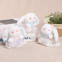 Nouveau style Pendentif poupée en peluche lapin habillé, Cadeau de fête, Breloque lapin douce et adorable, Souvenir pour meilleures amies, Vente en gros, Polyester