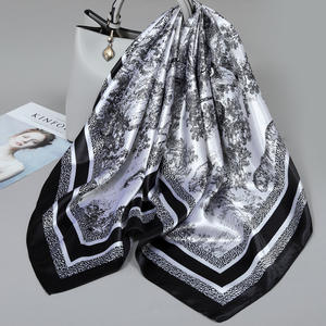 Foulard carré d'été pour femme 90x90 en gaze fine à imprimé numérique, antibactérien, géométrique, en polyester, pour mères d'âge moyen - Product Image 1