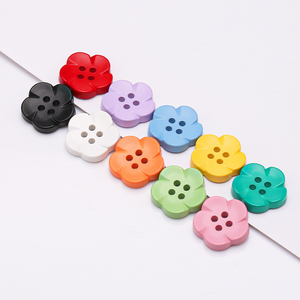 Nút thủ công nhựa 4 lỗ với thiết kế hoa, không chì, nhuộm, phẳng cho đồ trang trí vặt - Product Image 3