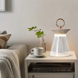 Lanterne portable d'extérieur en fer et acrylique, style nordique minimaliste, lampe de <span class=keywords><strong>table</strong></span> pour jardin et terrasse, éclairage décoratif étanche pour le camping, vente en gros - Product Image 3