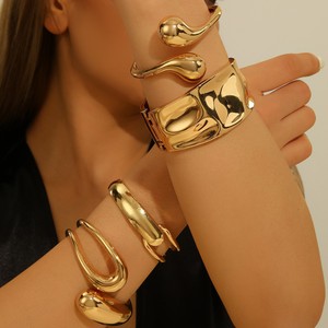 Pulsera y Pendientes de Aleación Chapados en Oro Estilo <span class=keywords><strong>Uff</strong></span>, con Engaste de Bisel, Brazaletes Anchos de Aleación de Zinc con Resorte, Joyería de Moda de Tendencia - Product Image 1