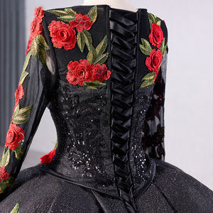 Vestido de Gala Formal Vintage Negro con Flores Estilo Imperio para Quinceañera, Talla Grande, con Cola Capilla y Encaje, Modelo 241038 - Product Image 5