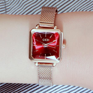 Reloj cuadrado pequeño para mujer, sencillo, elegante, moderno y casual, un modelo superventas. - Product Image 1
