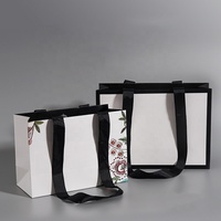 Sacs En Papiers Poignées Ruban Personnalisé Cadeau Sacs En Papier Vêtements Chaussure Marque Au Détail De Luxe Sac À Provisions Papier Boutique