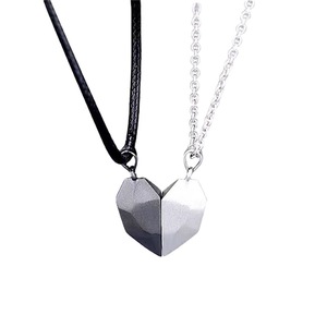 Cadena de clavícula para hombres y mujeres, collar creativo de amor Simple con imán para parejas - Product Image 2