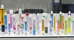 Tube d'emballage cosmétique de luxe personnalisé en aluminium 99,7 % facile à transporter avec logo personnalisé et bouchon à vis GREEN PACKAGING 50-120 ml - Product Image 4