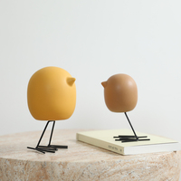 Figurine d'oiseau en céramique nordique avec pieds en fil métallique noir, sculpture minimaliste pour table, armoire, hôtel, café, cadeau de pendaison de crémaillère