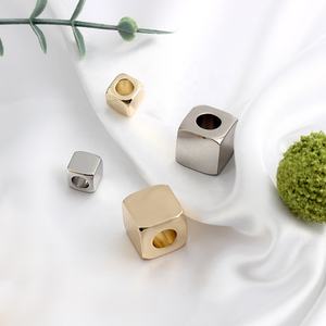 कस्टम लेजर उत्कीर्णन लोगो धातु स्टॉपर बीड कपड़े लूप जस्ता धातु मजबूत टिकाऊ चुकता कॉर्ड बैग स्ट्रिंग प्रतिस्थापन बेड्स - Product Image 5