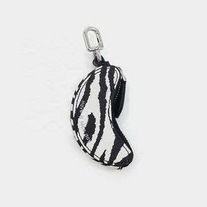 กระเป๋าใส่เหรียญพวงกุญแจลายเสือดาว วัสดุ PU ขนาดเล็ก รูปทรงผลไม้ พกพาสะดวก สไตล์ใหม่ปี 2026 ขายส่ง - Product Image 3