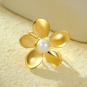 BINSHUO irrégularité pétale écharpe <span class=keywords><strong>boucle</strong></span> anneaux bonne qualité géométrique en acier inoxydable plaqué or perle fleur anneaux pour les femmes - Product Image 4