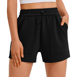 Shorts en tricot uni à tombé fluide pour femme, en mélange de coton premium avec une élasticité naturelle et une sensation d'été. - Product Image 3