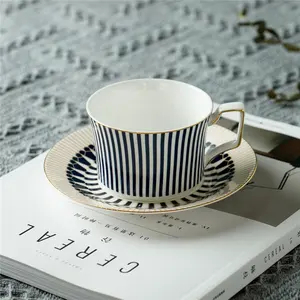 定制图案时尚法式骨瓷皇家咖啡杯，配有茶托拿铁茶碟