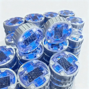 Светодиодный дорожный маркер на солнечной батарее, сертифицированный CE и IP68, 10000 мкд, для безопасности на автомагистралях - Product Image 1