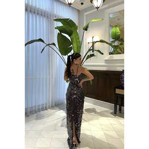 Robe de soirée longue en crochet violet à fines bretelles, coupe de bal, fente haute, détails de sequins, longueur ras du sol, taille XS, pour les soirées - Product Image 1