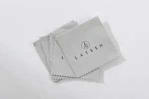 Logo özelleştirilmiş beyaz kolye bilezik kılıfı katlanabilir mücevher kutusu lüks sert karton takı manyetik kutusu hediye ambalaj