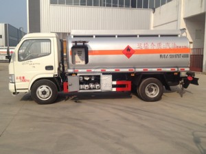 รถบรรทุกน้ำมันเบนซินแบบขับเคลื่อนสี่ล้อ รุ่น Full Drive ขนาด 20-40 ลูกบาศก์เมตร รถบรรทุกพิเศษสำหรับสถานีบริการน้ำมัน - Product Image 5