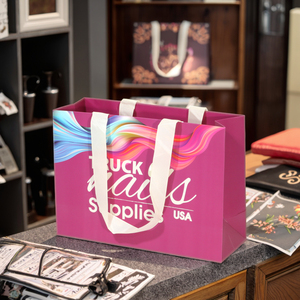 Tùy chỉnh in giấy sang trọng Túi mua sắm xử lý thân thiện với môi Boutique bán lẻ túi quà tặng cho giày quần áo thấp moq bán buôn - Product Image 1