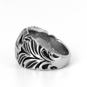 Anillo de Cruz Gótica de Acero Inoxidable 316 para Hombre, Plateado Pulido, Estilo Punk Vintage con Grabado en Relieve, Silueta Retro Oscura y Audaz - Product Image 3