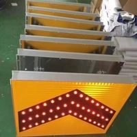Panneau d'affichage de construction de flèche solaire personnalisation panneau LED à énergie solaire en aluminium pour panneaux d'avertissement de sécurité routière